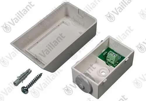 Vaillant Sensorgehäuse in zwei Teilen, mit einer grünen Platine und Anschlussklemmen, Schraube und Dübel zur Montage.